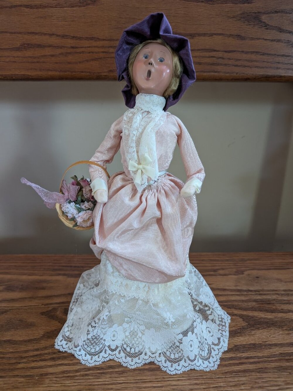 Byers' Choice Caroler Figuring - Spring Woman - 2004 - Signed